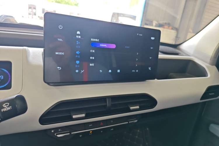 Used Geely Galaxy Panda 2024 Panda Mini 200km Endurance Bear Audio And AC Panel