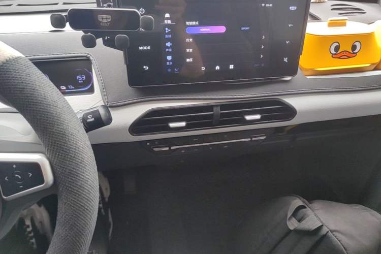 Used Geely Galaxy Panda 2024 Panda Mini 200km Dragon Edition Audio And AC Panel