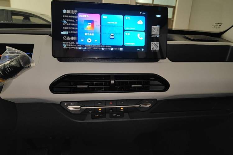 Used Geely Galaxy Panda 2024 Panda Mini 200km Endurance Bear Audio And AC Panel