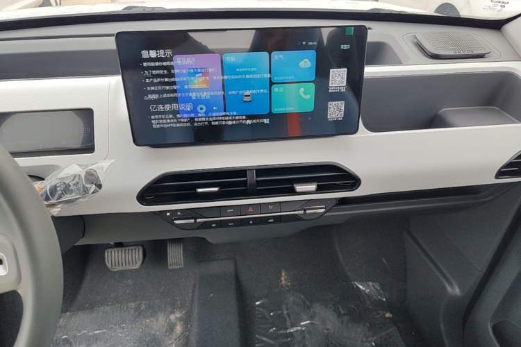 Used Geely Galaxy Panda 2024 Panda Mini 200km Endurance Bear Audio And AC Panel