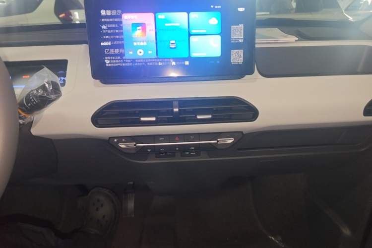 Used Geely Galaxy Panda 2024 Panda Mini 200km Endurance Bear Audio And AC Panel