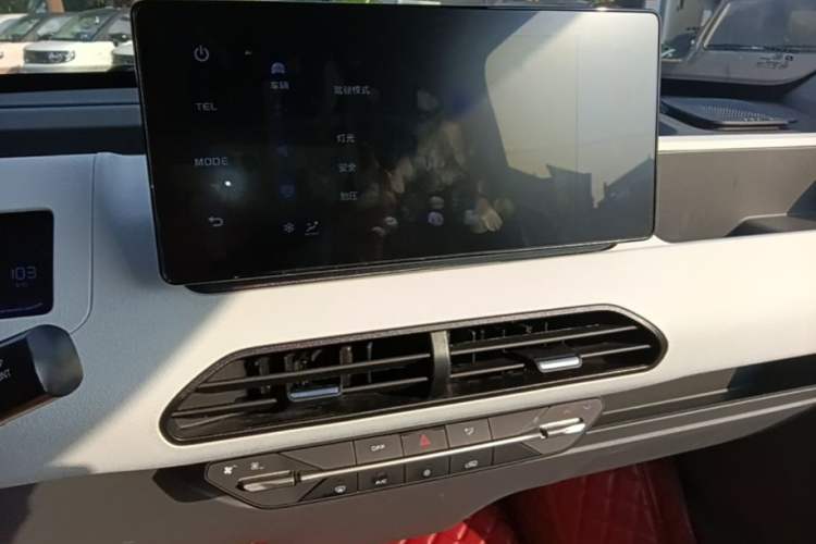 Used Geely Galaxy Panda 2024 Panda Mini 200km Dragon Edition Audio And AC Panel