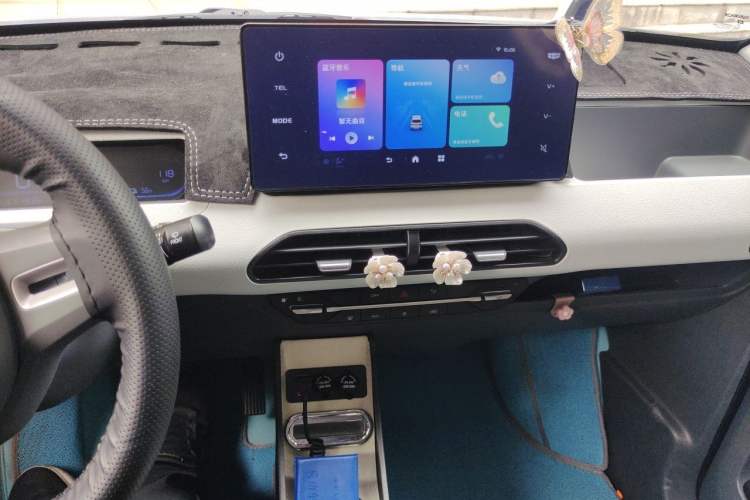 Used Geely Galaxy Panda 2024 Panda Mini 200km Endurance Bear Audio And AC Panel