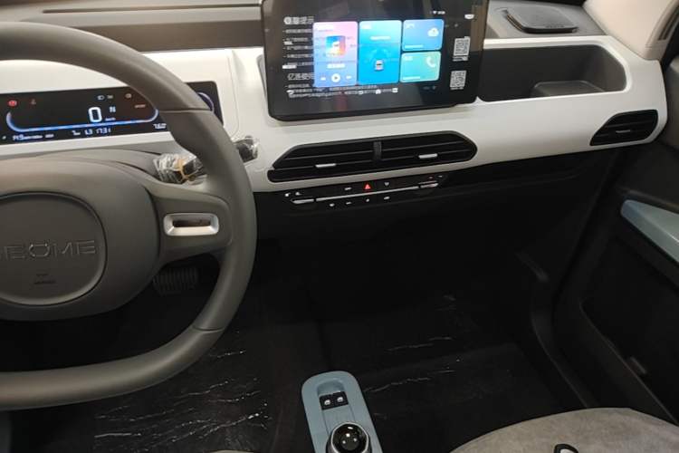 Used Geely Galaxy Panda 2024 Panda Mini 200km Endurance Bear Audio And AC Panel
