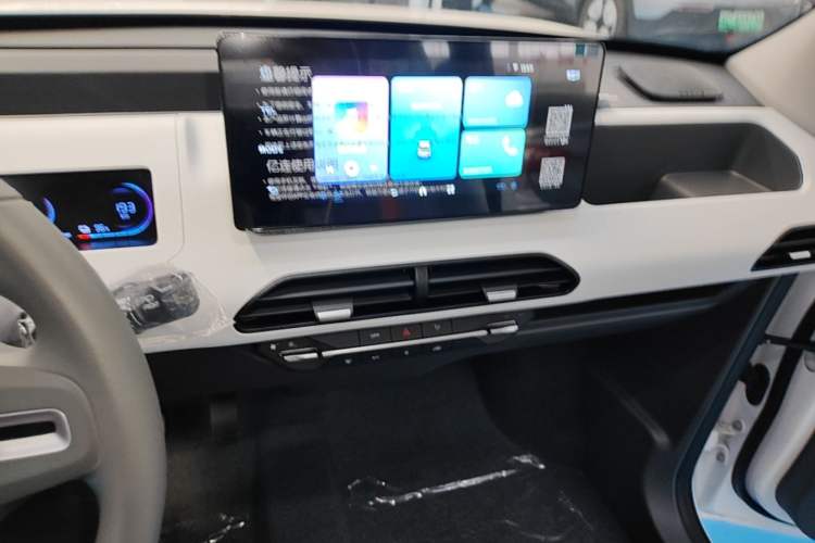Used Geely Galaxy Panda 2024 Panda Mini 200km Endurance Bear Audio And AC Panel