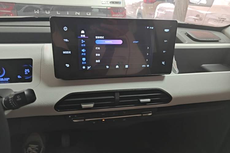 Used Geely Galaxy Panda 2024 Panda Mini 200km Endurance Bear Audio And AC Panel