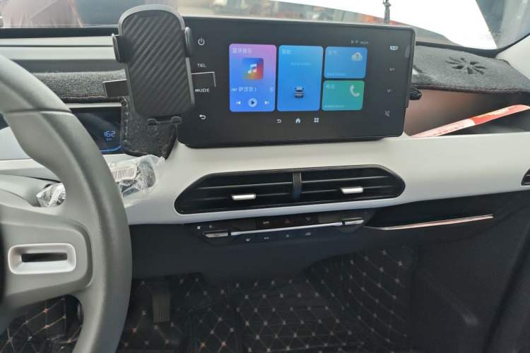 Used Geely Galaxy Panda 2024 Panda Mini 200km Endurance Bear Audio And AC Panel