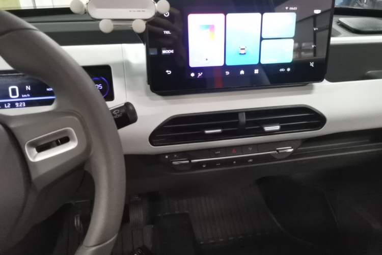 Used Geely Galaxy Panda 2024 Panda Mini 200km Endurance Bear Audio And AC Panel