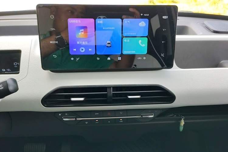Used Geely Galaxy Panda 2024 Panda Mini 200km Endurance Bear Audio And AC Panel