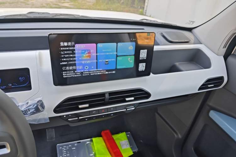 Used Geely Galaxy Panda 2024 Panda Mini 200km Endurance Bear Audio And AC Panel