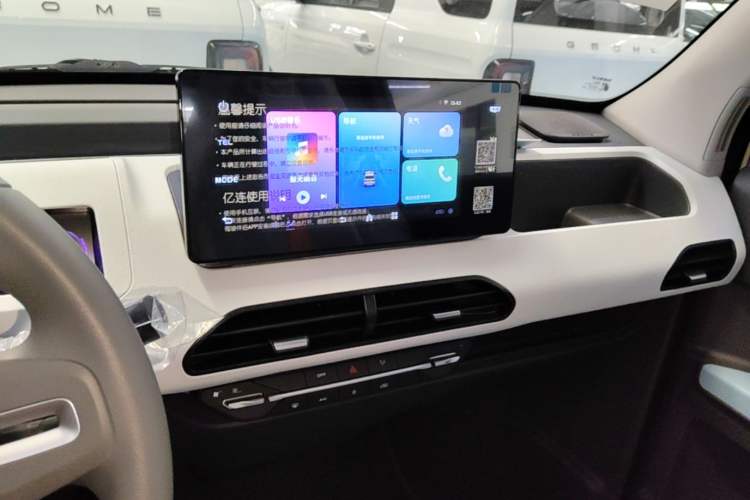 Used Geely Galaxy Panda 2024 Panda Mini 200km Endurance Bear Audio And AC Panel