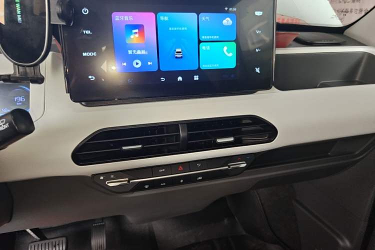 Used Geely Galaxy Panda 2024 Panda Mini 200km Endurance Bear Audio And AC Panel