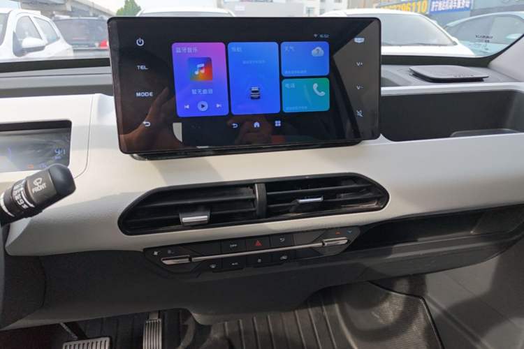 Used Geely Galaxy Panda 2024 Panda Mini 200km Endurance Bear Audio And AC Panel