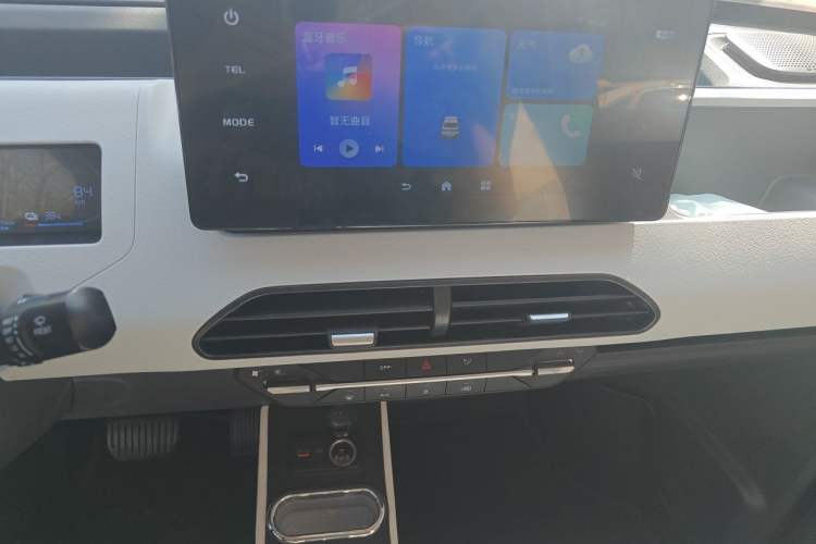 Used Geely Galaxy Panda 2024 Panda Mini 200km Endurance Bear Audio And AC Panel