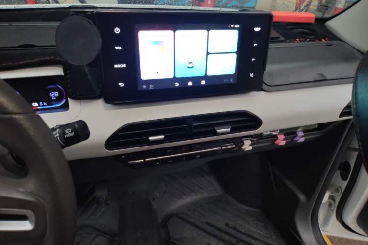 Used Geely Galaxy Panda 2024 Panda Mini 200km Endurance Bear Audio And AC Panel
