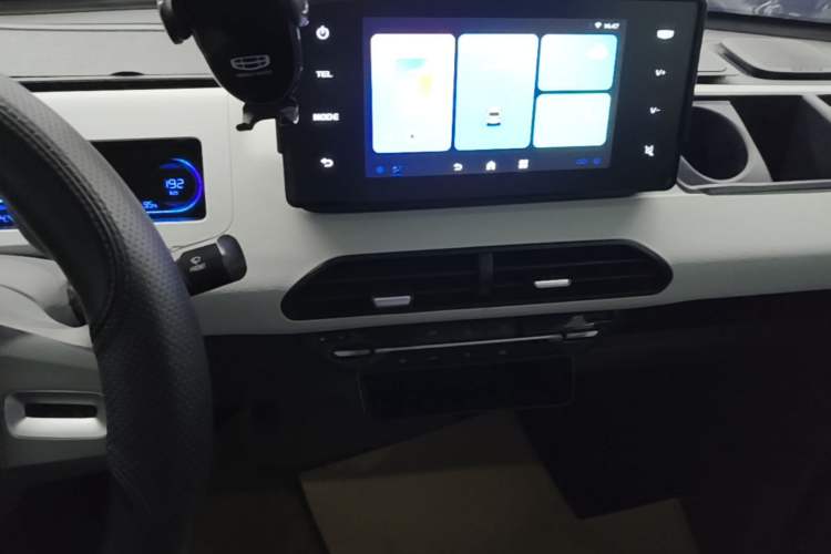 Used Geely Galaxy Panda 2024 Facelifted Panda Mini 200km Dragon Edition Audio And AC Panel