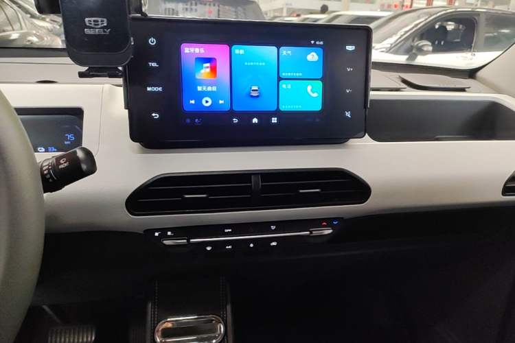 Used Geely Galaxy Panda 2024 Panda Mini 200km Endurance Bear Audio And AC Panel
