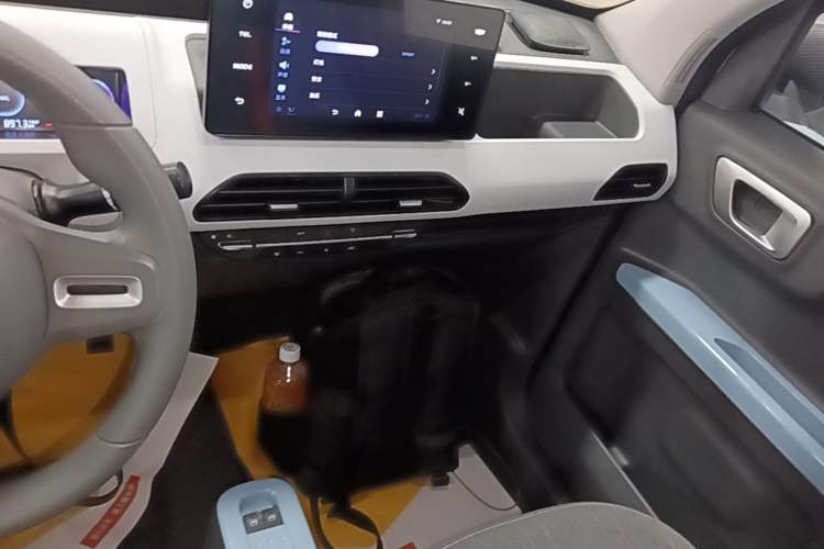 Used Geely Galaxy Panda 2024 Panda Mini 200km Longteng PRO Edition Audio And AC Panel