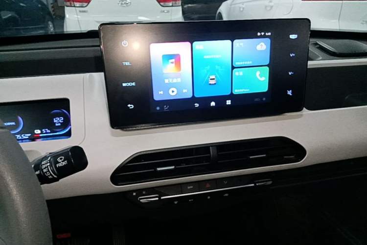 Used Geely Galaxy Panda 2024 Panda Mini 200km Endurance Bear Audio And AC Panel