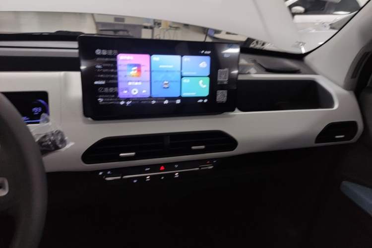 Used Geely Galaxy Panda 2024 Panda Mini 200km Endurance Bear Audio And AC Panel