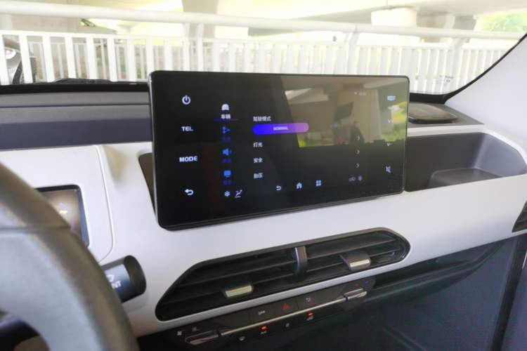 Used Geely Galaxy Panda 2024 Panda Mini 200km Endurance Bear Audio And AC Panel