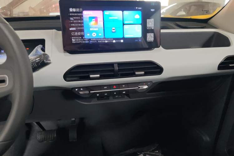 Used Geely Galaxy Panda 2024 Panda Mini 200km Endurance Bear Audio And AC Panel