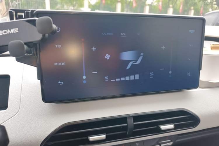 Used Geely Galaxy Panda 2024 Panda Mini 200km Endurance Bear Audio And AC Panel