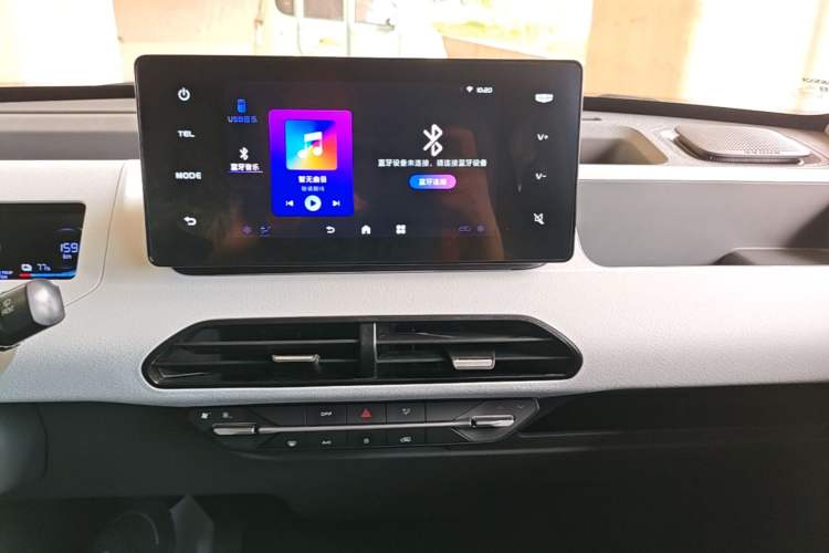 Used Geely Galaxy Panda 2024 Panda Mini 200km Endurance Bear Audio And AC Panel