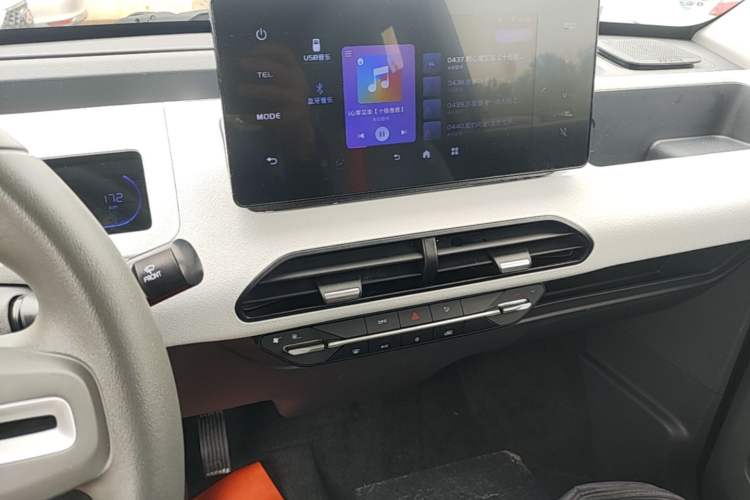 Used Geely Galaxy Panda 2024 Panda Mini 200km Endurance Bear Audio And AC Panel