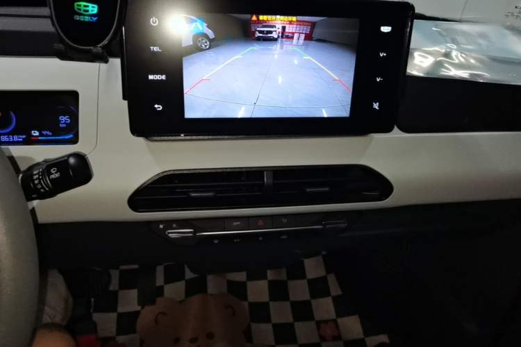 Used Geely Galaxy Panda 2024 Panda Mini 200km Endurance Bear Audio And AC Panel
