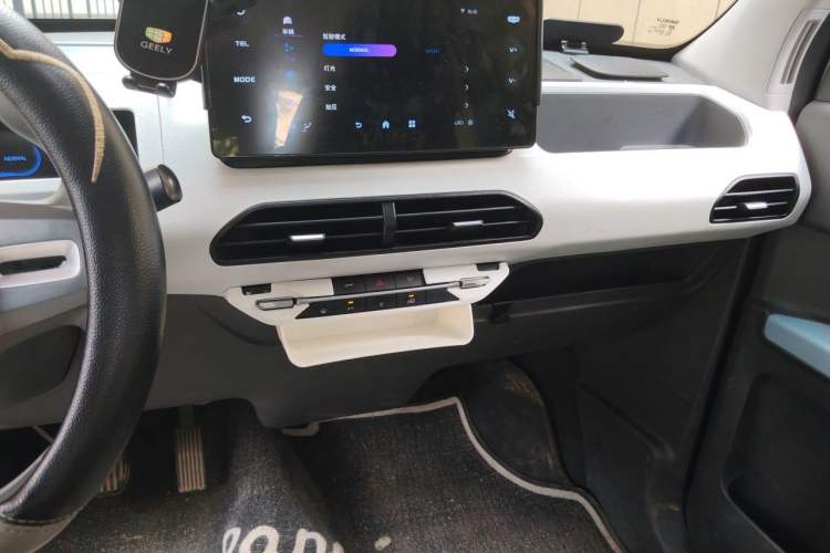 Used Geely Galaxy Panda 2024 Panda Mini 200km Endurance Bear Audio And AC Panel