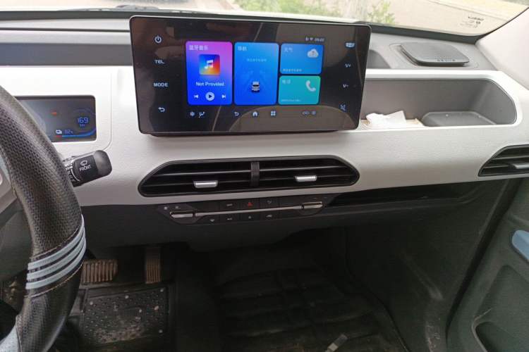Used Geely Galaxy Panda 2024 Panda Mini 200km Endurance Bear Audio And AC Panel