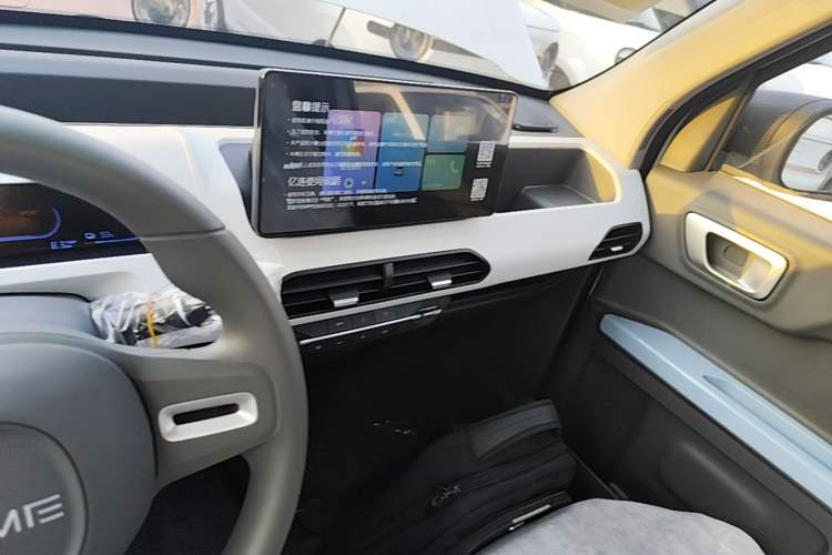 Used Geely Galaxy Panda 2024 Panda Mini 200km Endurance Bear Audio And AC Panel