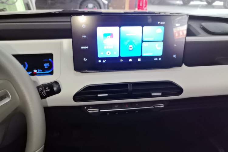 Used Geely Galaxy Panda 2024 Panda Mini 200km Endurance Bear Audio And AC Panel
