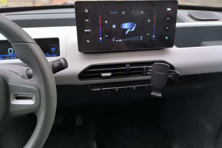 Used Geely Galaxy Panda 2024 Panda Mini 200km Endurance Bear Audio And AC Panel