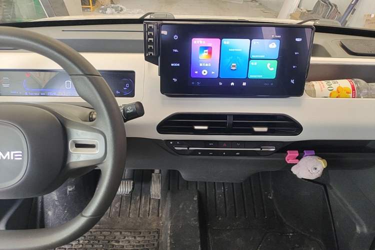 Used Geely Galaxy Panda 2024 Panda Mini 200km Endurance Bear Audio And AC Panel