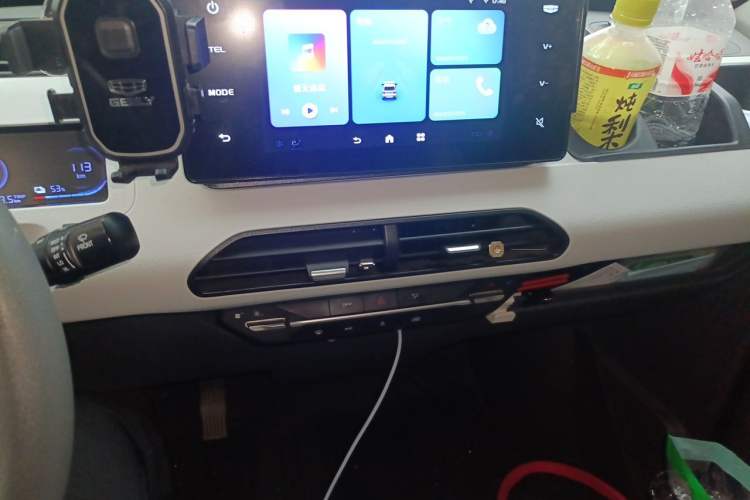 Used Geely Galaxy Panda 2024 Panda Mini 200km Endurance Bear Audio And AC Panel