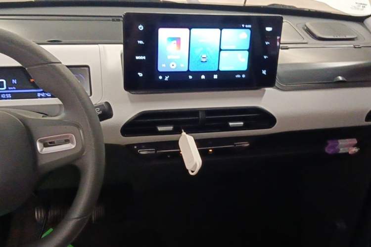 Used Geely Galaxy Panda 2024 Facelifted Panda Mini 200km Dragon Edition Audio And AC Panel