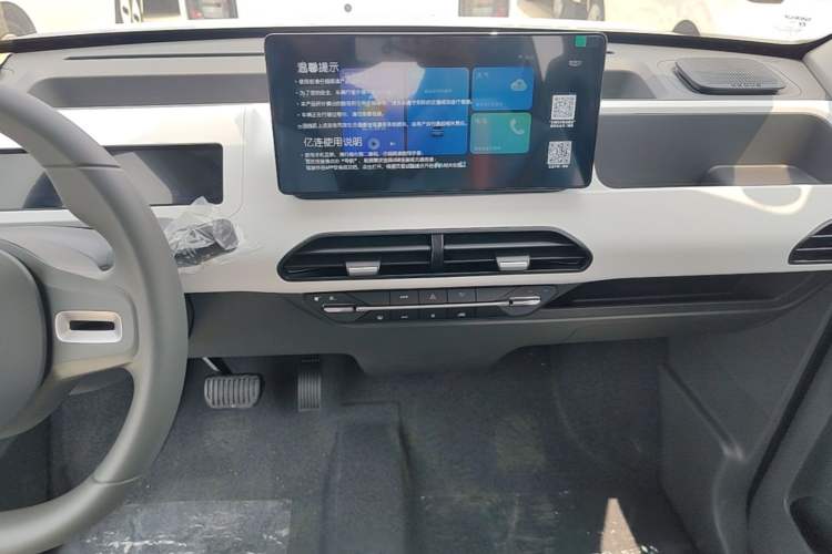 Used Geely Galaxy Panda 2024 Panda Mini 200km Endurance Bear Audio And AC Panel
