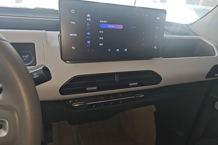 Used Geely Galaxy Panda 2024 Panda Mini 200km Endurance Bear Audio And AC Panel