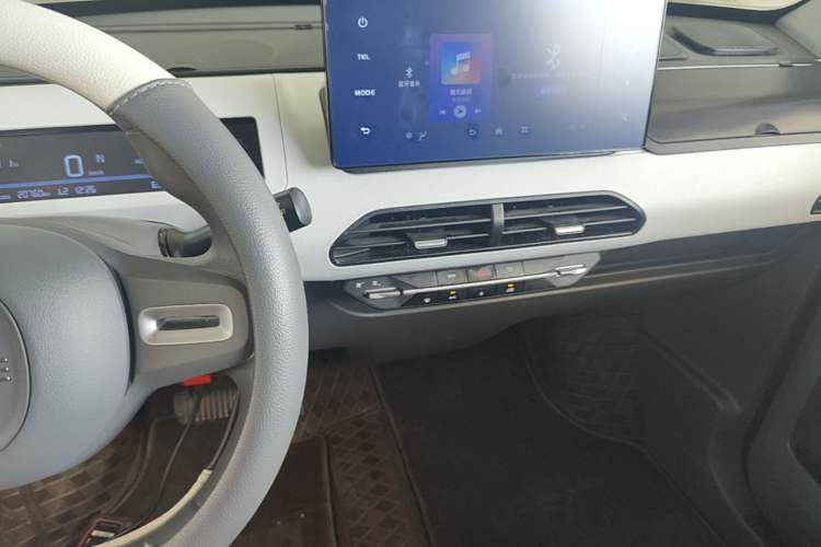 Used Geely Galaxy Panda 2024 Panda Mini 200km Endurance Bear Audio And AC Panel