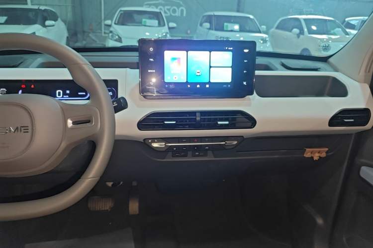 Used Geely Galaxy Panda 2024 Panda Mini 200km Endurance Bear Audio And AC Panel