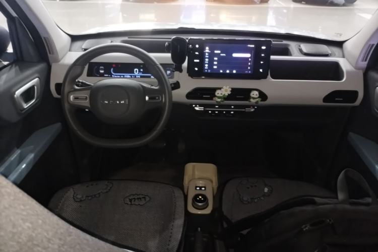 Used Geely Galaxy Panda 2024 Panda Mini 200km Endurance Bear Center Console