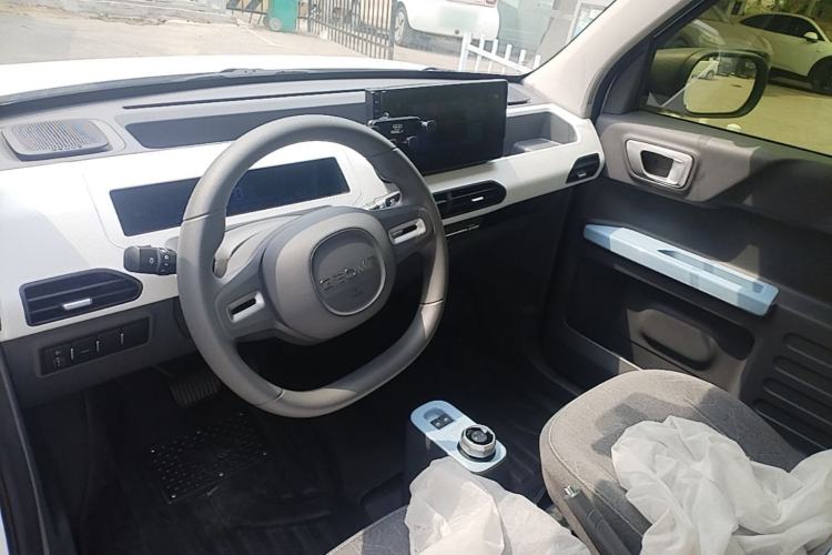 Used Geely Galaxy Panda 2024 Panda Mini 200km Endurance Bear Center Console