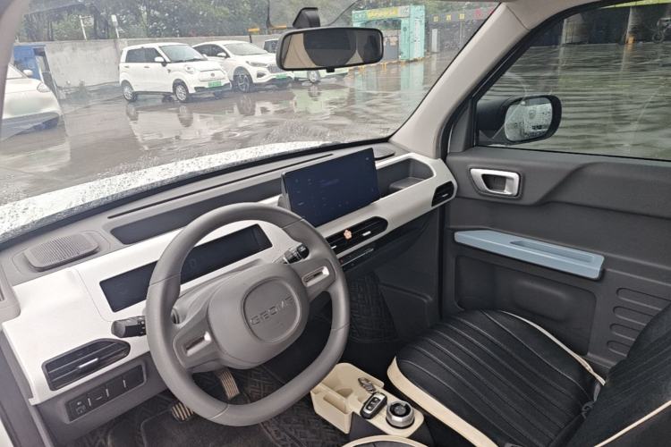 Used Geely Galaxy Panda 2024 Panda Mini 200km Endurance Bear Center Console