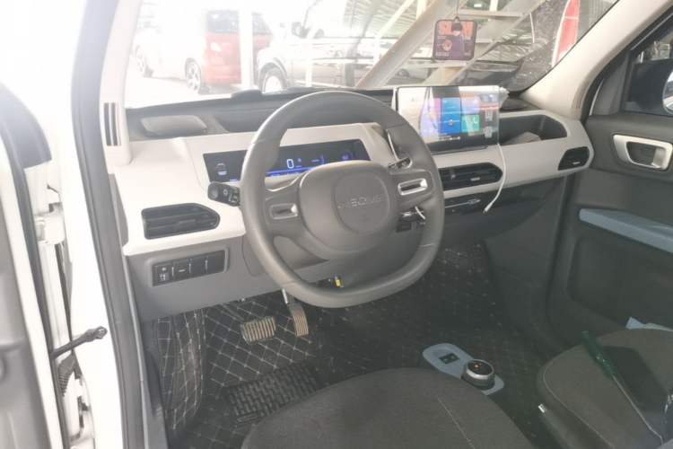 Used Geely Galaxy Panda 2024 Panda Mini 200km Endurance Bear Center Console