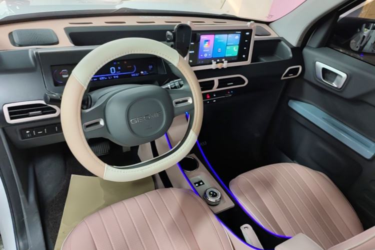 Used Geely Galaxy Panda 2024 Panda Mini 200km Endurance Bear Center Console
