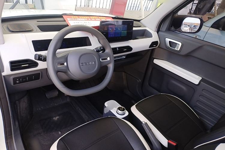 Used Geely Galaxy Panda 2024 Panda Mini 200km Endurance Bear Center Console