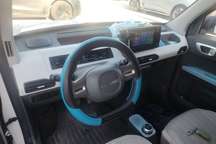 Used Geely Galaxy Panda 2024 Panda Mini 200km Endurance Bear Center Console