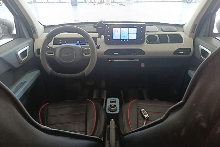 Used Geely Galaxy Panda 2024 Panda Mini 200km Endurance Bear Center Console